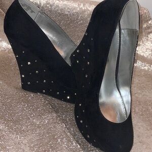 2/$20 SM New York Wedges